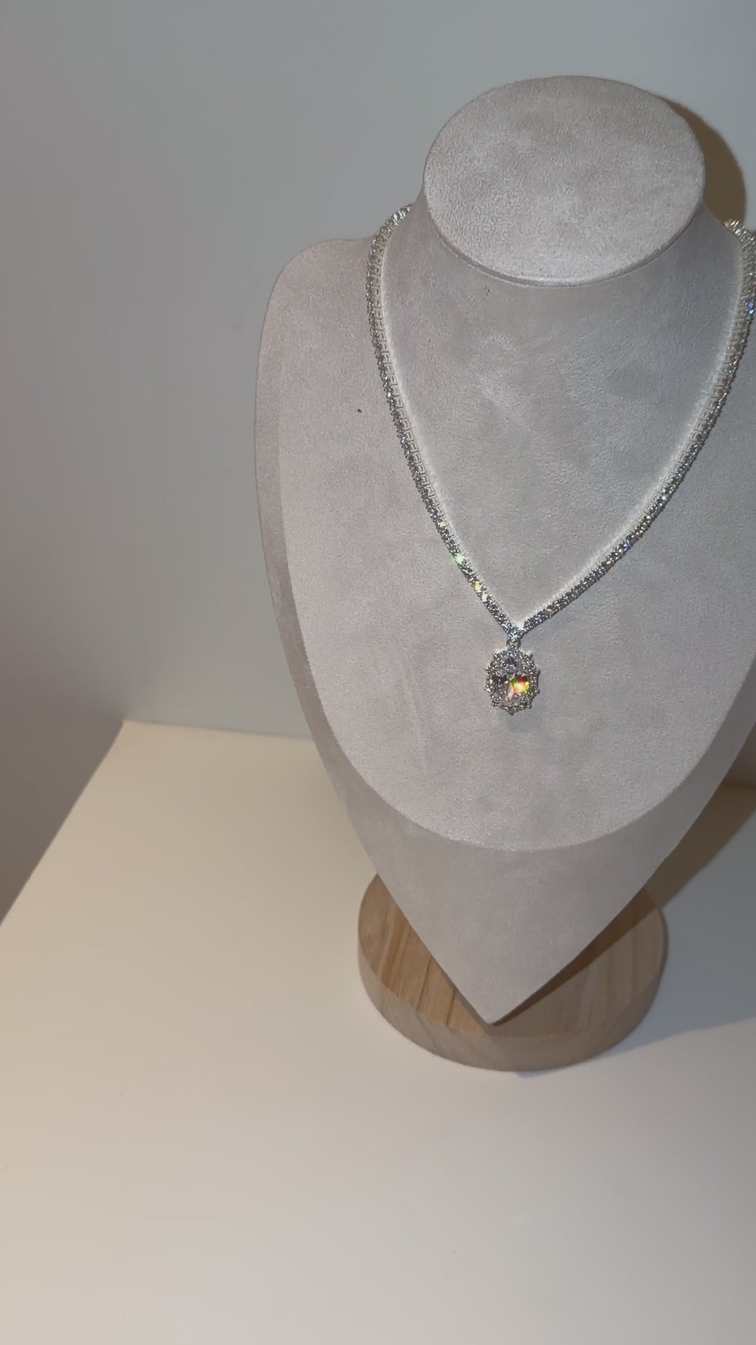 The Oval Lustre Necklace
