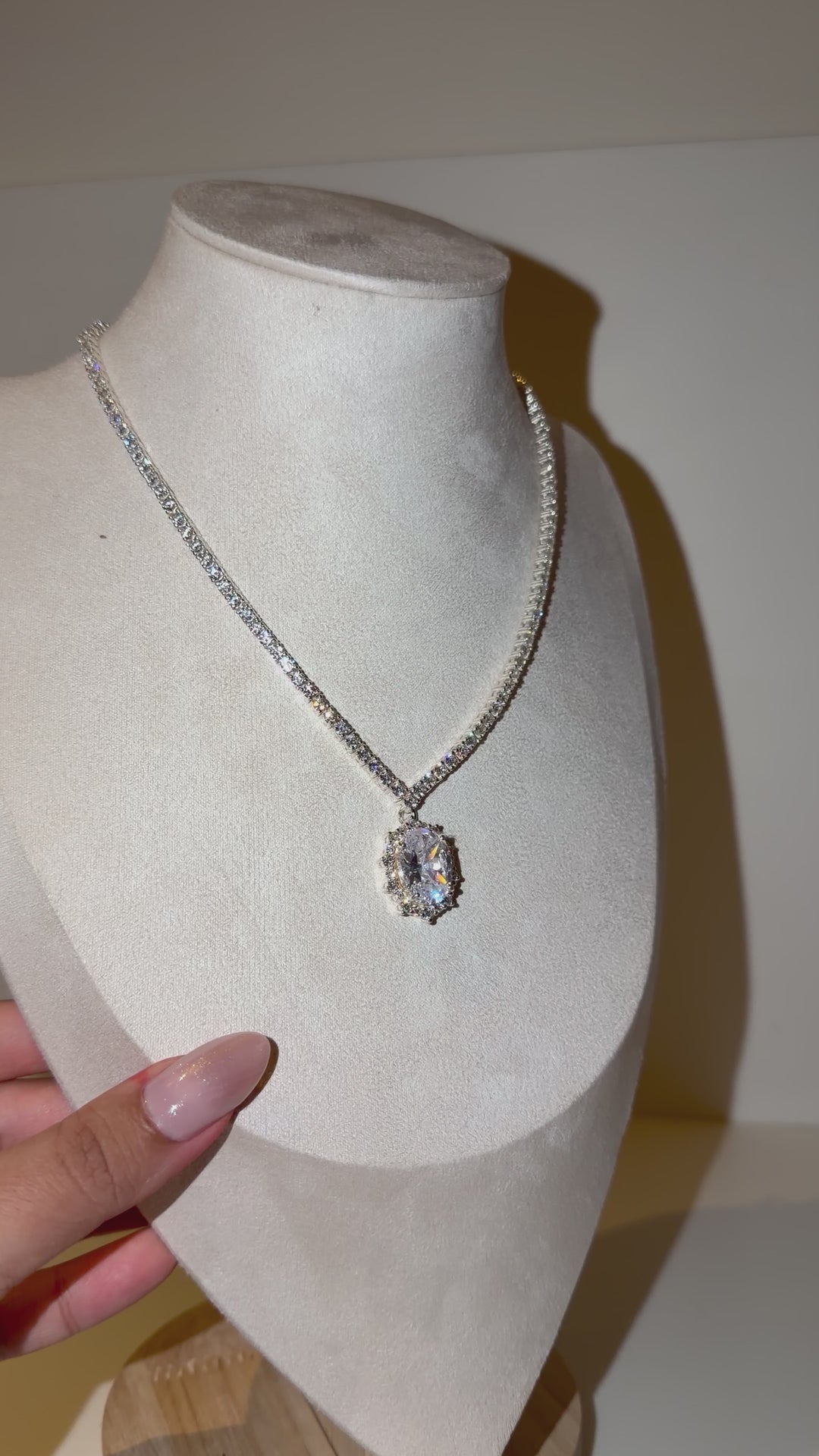 The Oval Lustre Necklace